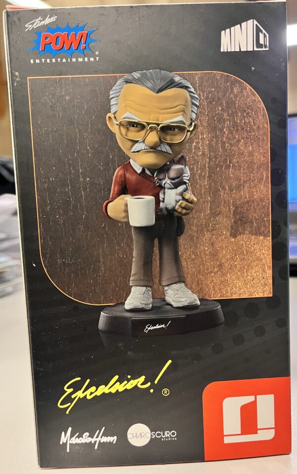 Stan Lee with Grumpy Cat 3 scaled