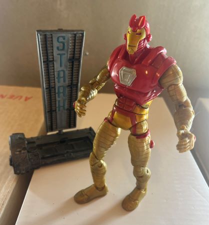 Marvel Legends Iron Man action figure Toy Biz 2006 with Stark Diorama